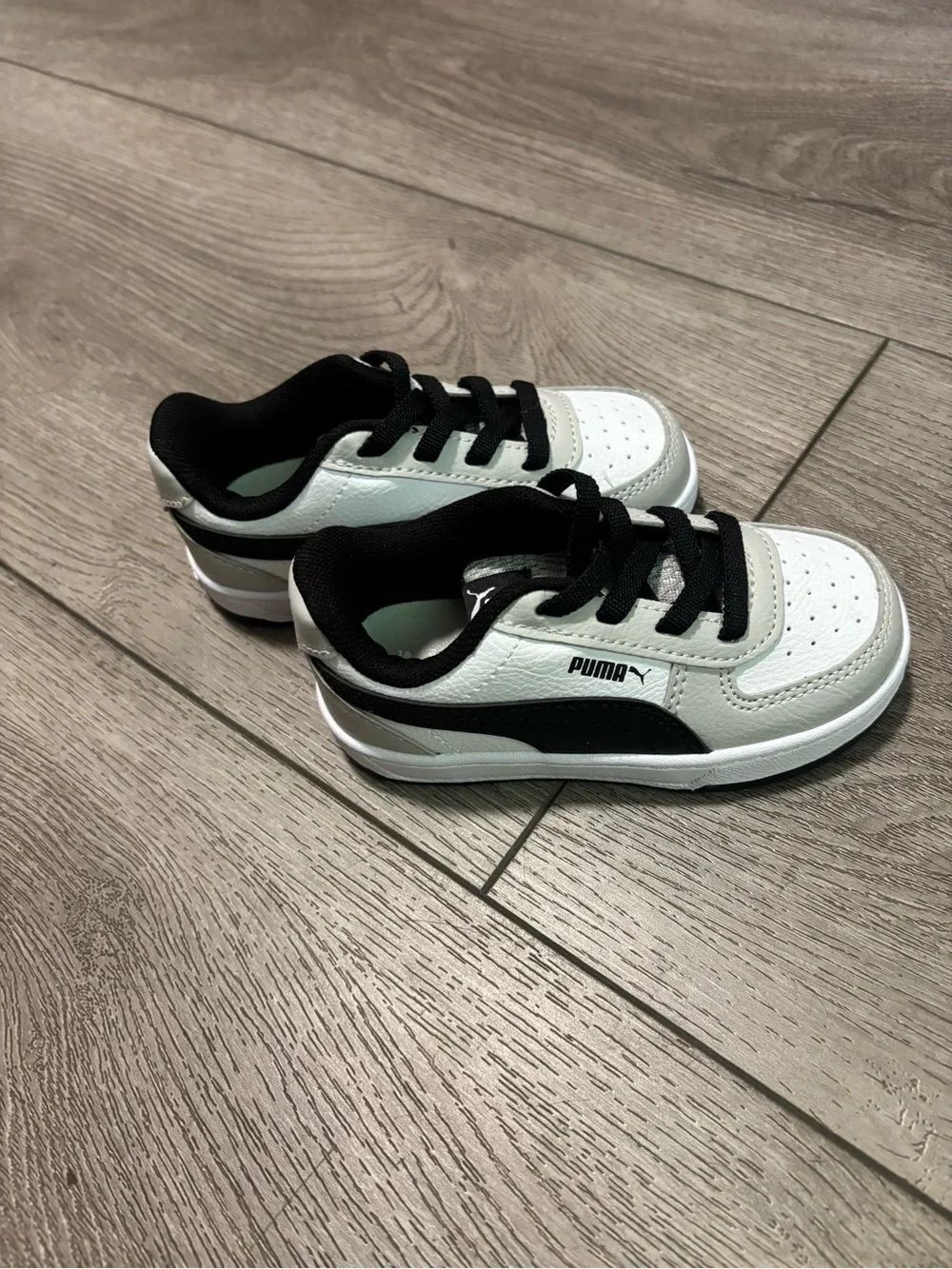Puma Kids White and Black Low-Top Sneakers